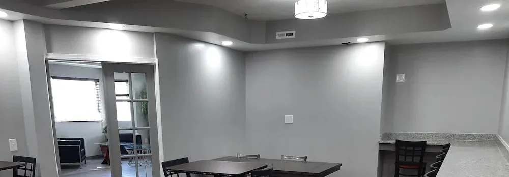 America's Best Inn & Suites