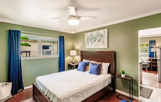 Bnb Hyperion | Newly Remodeled 1B Home w Patio