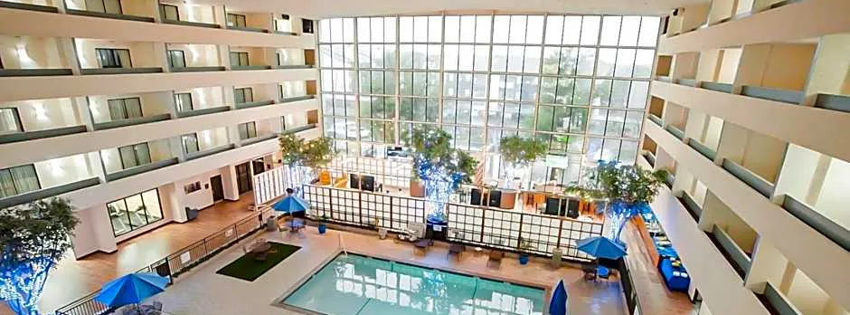 Atrium Hotel And Suites Dfw Airport