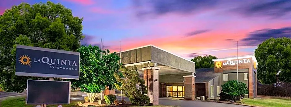 La Quinta Inn & Suites by Wyndham El Dorado