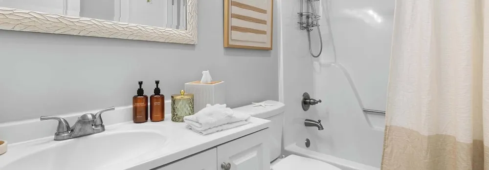 Spacious Family-friendly Retreat Beach Walkable