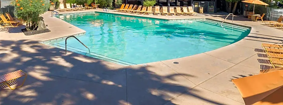 Caliente Tropics Hotel
