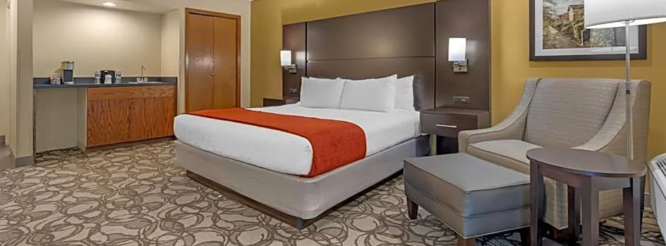 Best Western Plus Plaza By The Green