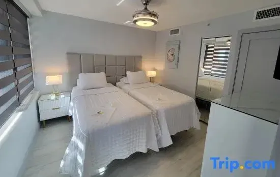 Experience luxury at Miami Beach's Alexander 817 a Spacious 3br