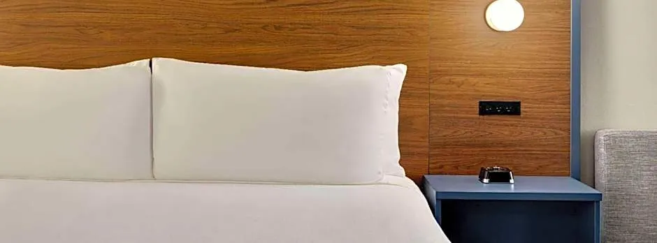 AmericInn by Wyndham Lincoln South