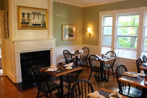 Brass Lantern Inn