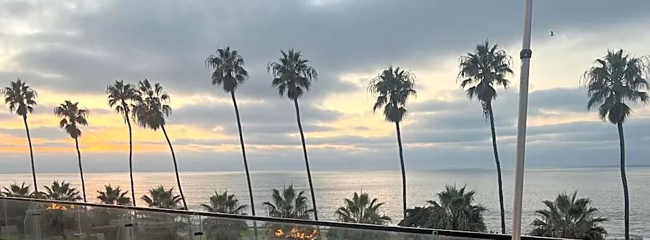 La Jolla Cove Suites