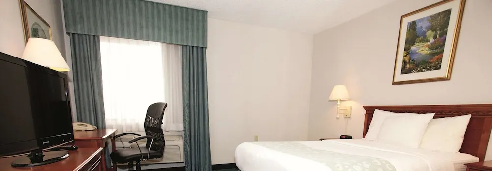 La Quinta Inn & Suites by Wyndham Chicago Gurnee