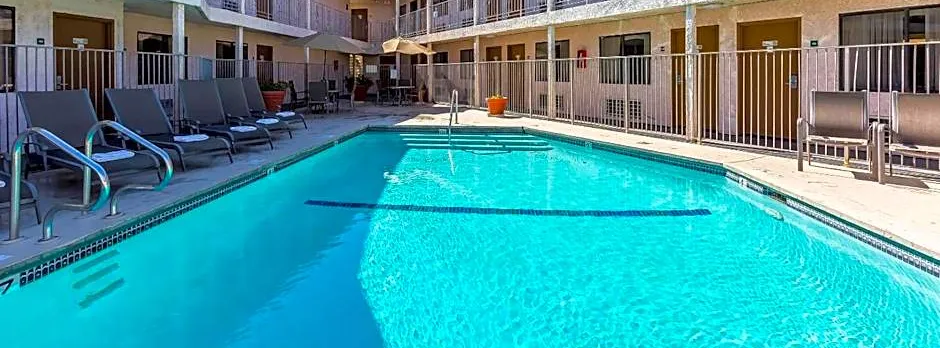 Rodeway Inn Magic Mountain Area