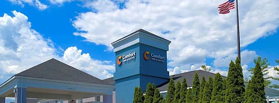 Comfort Inn & Suites NW Milwaukee