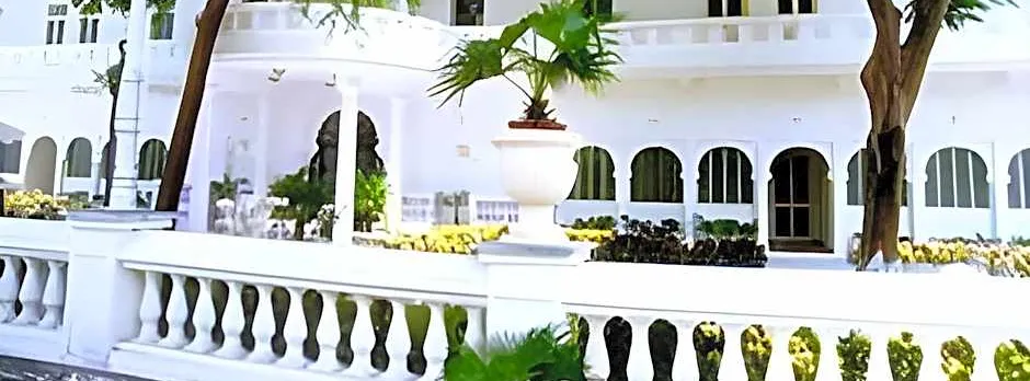 Garden Hotel