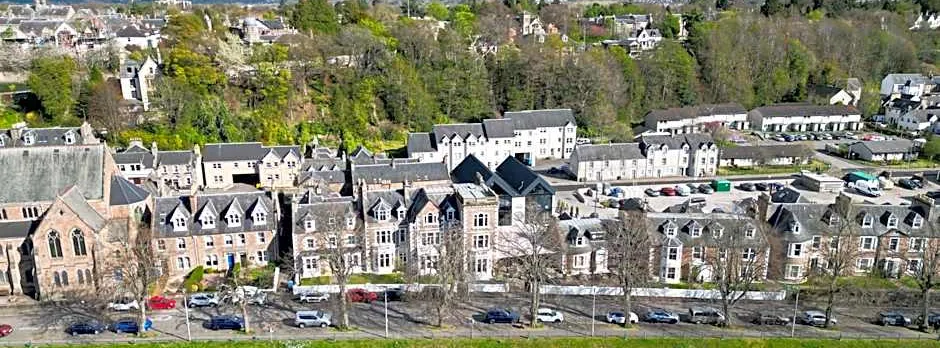 Glen Mhor Hotel at Uile-bheist 'Brewstillery'
