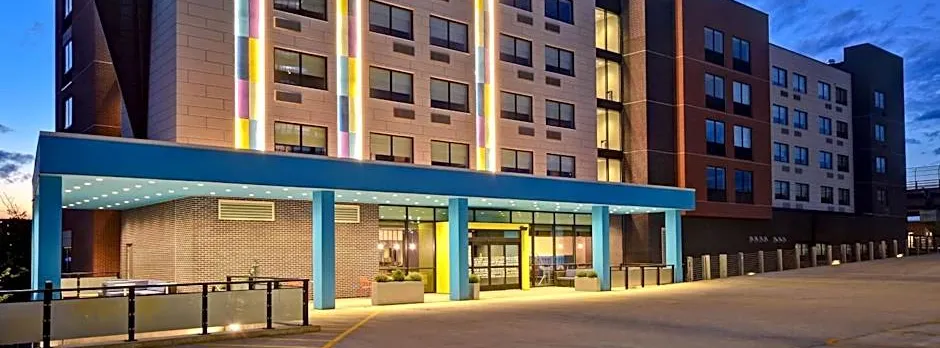 Tru by Hilton Manchester Downtown