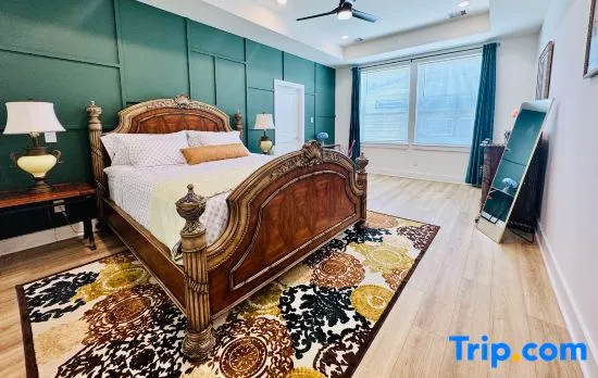Centrally located cozy getaway near downtown
