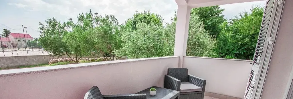 Apartment Green