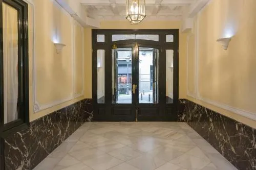 Luxury Silver Apartment just steps from Gran Vía by Batuecas