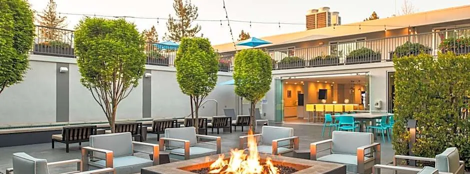 Hotel Lucent