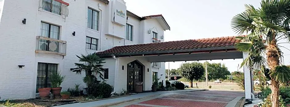 All Seasons Inn & Suites
