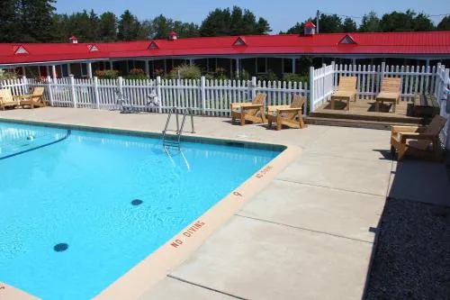 Mackinac Lake Trail Motel