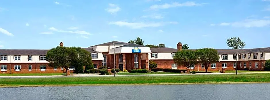 Days Inn and Suites by Wyndham Sikeston