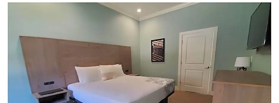Crestridge Inn Near LAX, SoFi Stadium & Intuit Dome