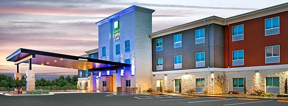 Holiday Inn Express And Suites Junction By IHG