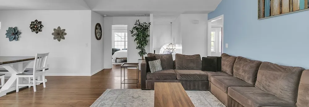 Modern 6br Haven W/ Playroom, Gym & Deck! 6 Bedroom Home