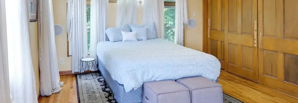 Private Deck & City Views! Spacious Cincinnati Apt
