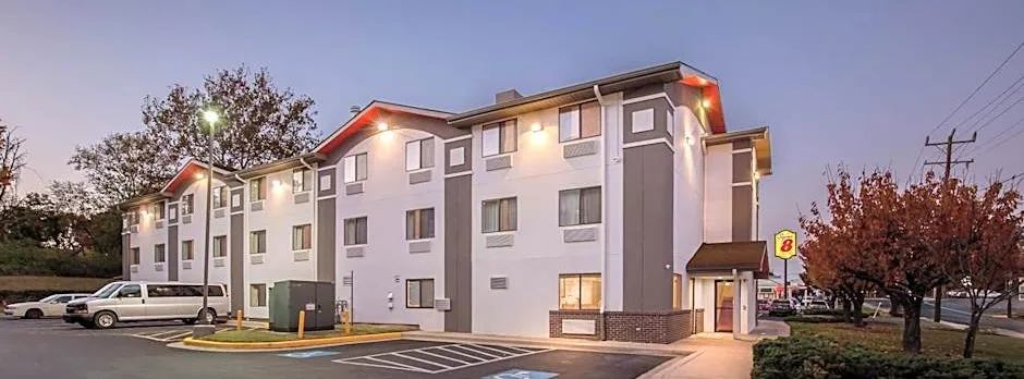 Super 8 by Wyndham College Park Wash DC Area