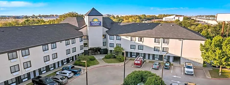 Days Inn & Suites by Wyndham DeSoto
