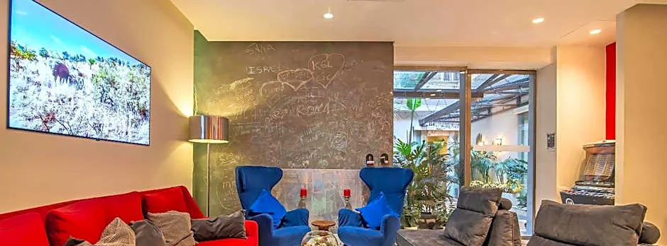 Hotel White