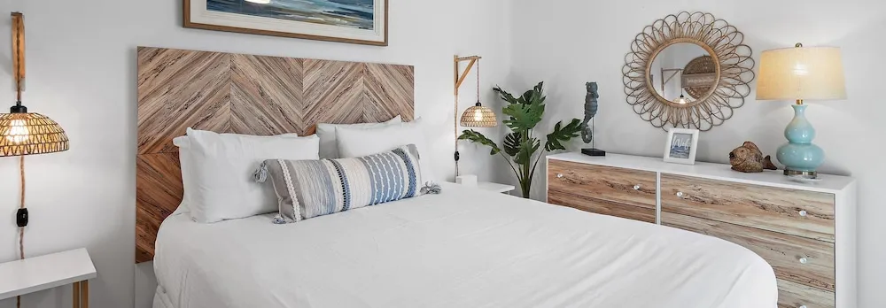 Tradewinds Condominium #28- At the Beach!