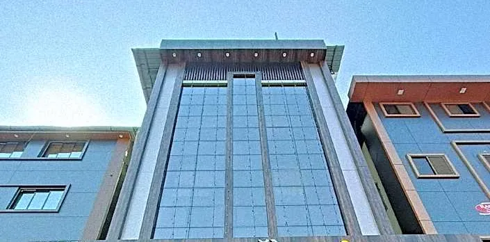 Hotel Everest Residency