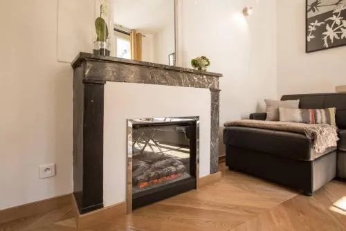 Designer Flat, Steps from Place des Vosges, Le Marais