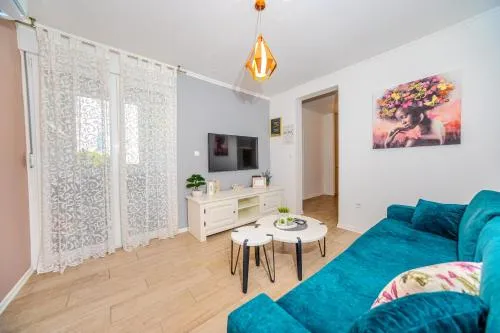 Split Apartment MT