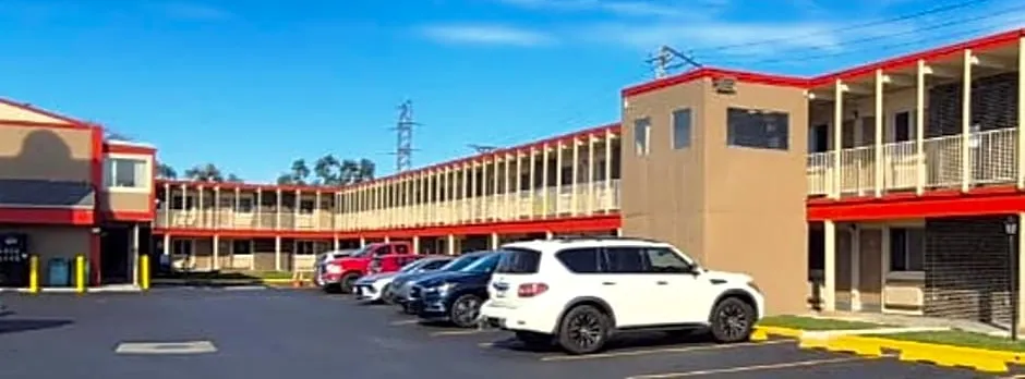 OYO Saratoga Motel