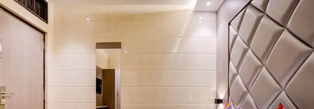 Fabhotel Abrol Suites