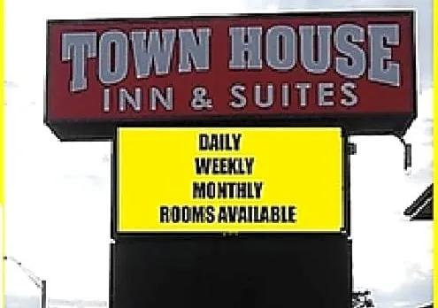 Townhouse Inn & Suites Omaha