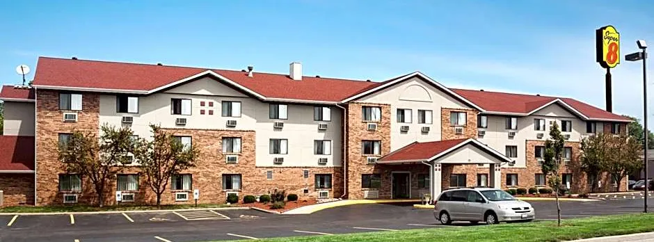 Super 8 by Wyndham Fairview Heights-St. Louis