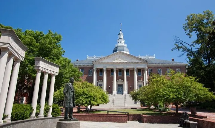 Self-Guided Scavenger Hunt: Annapolis Red Bricks & Blue Views
