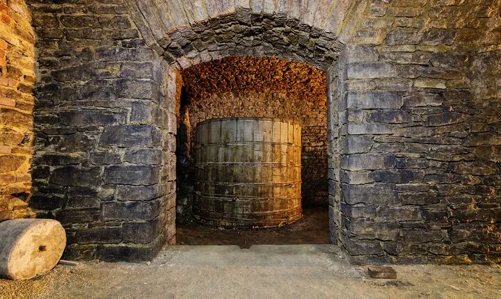 Hidden Brewery Caverns Tour in Cincinnati with Beer Tasting