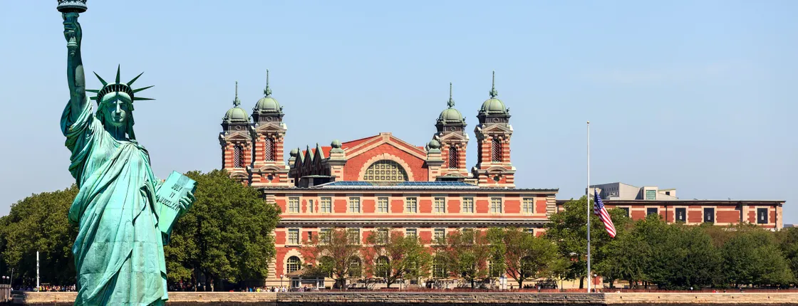 VIP Access: Ellis Island, Statue Liberty and Battery Park Walking Tour