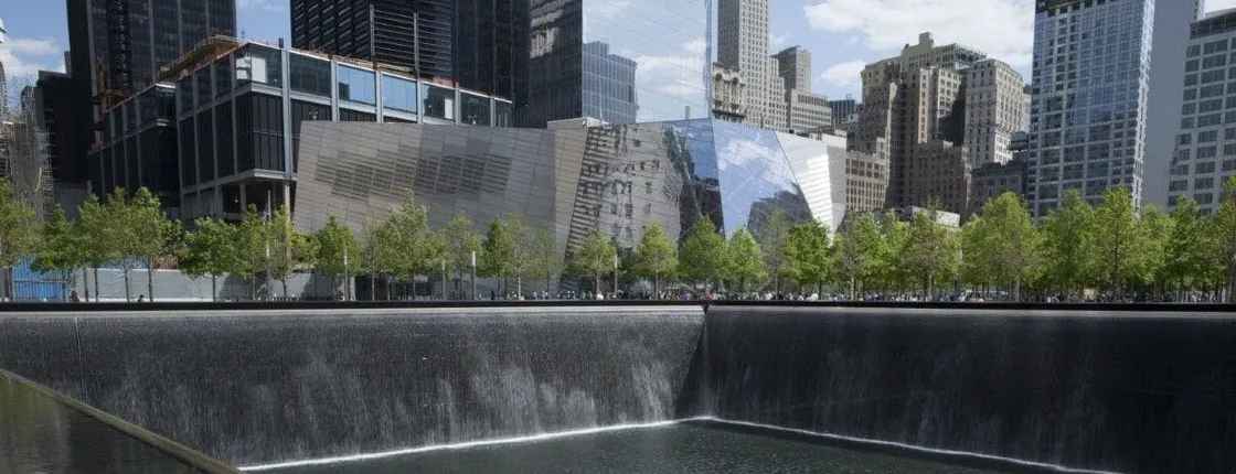 9-11 Memorial Plaza guided walking tour in New York