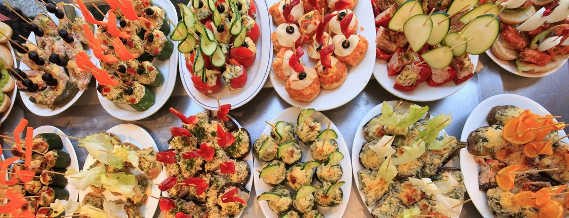 Granada food tour with tapas and drinks at 4 local stops