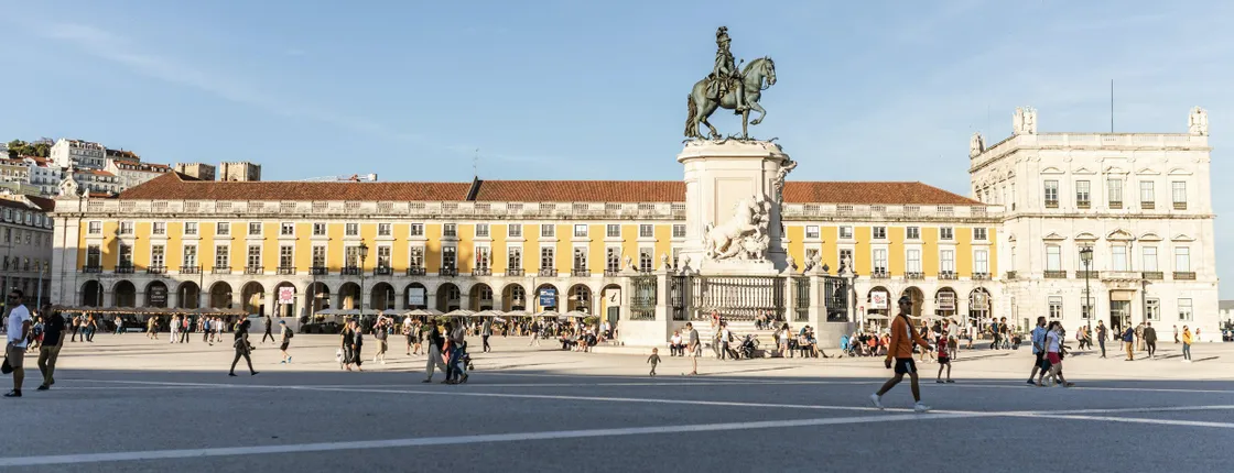 Lisbon private and personalized tour with local guide