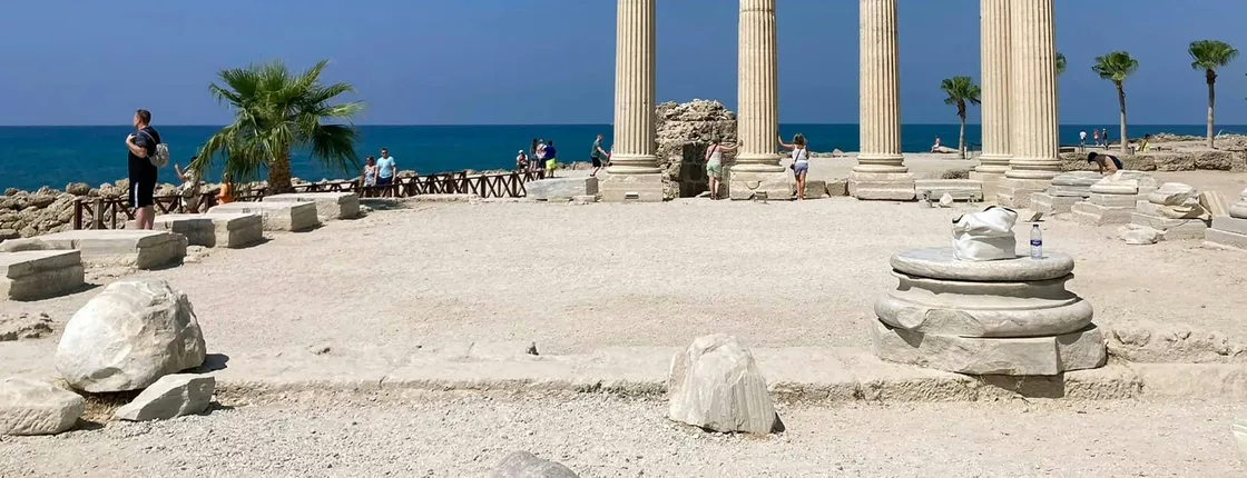 Side shopping tour with Temple of Apollo visit