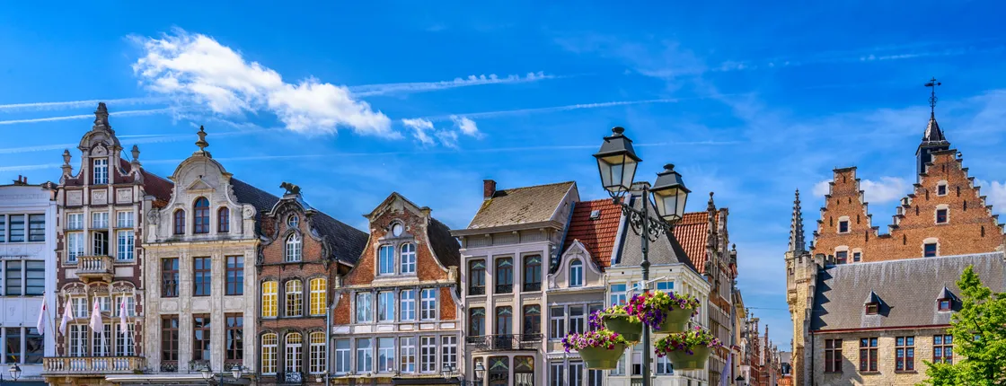 Self guided tour with interactive city game of Antwerp
