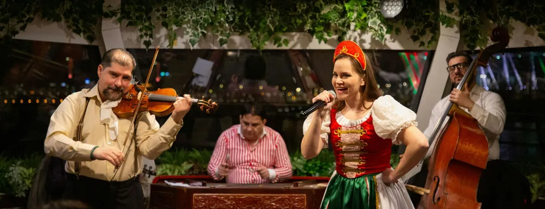 Danube cocktail and live folklore cruise