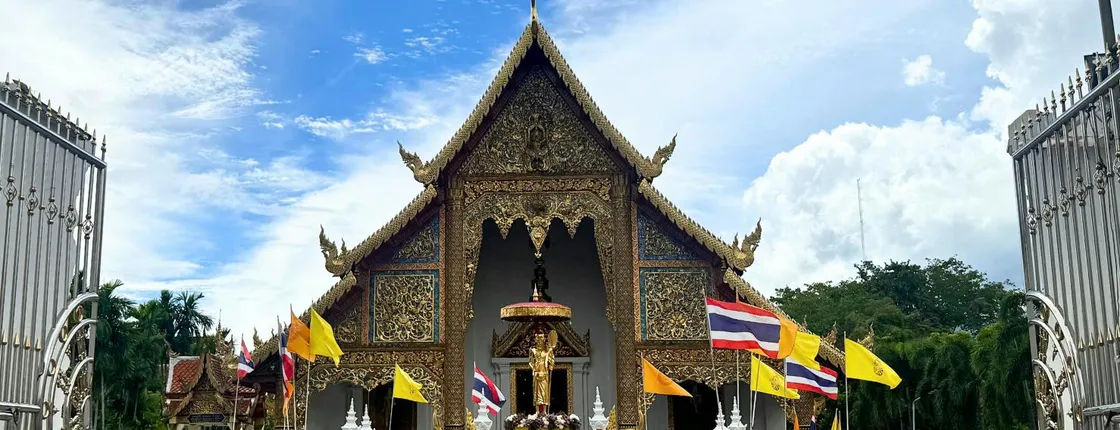 Half-day Chiang Mai temples and cafés tour by van charter with driver