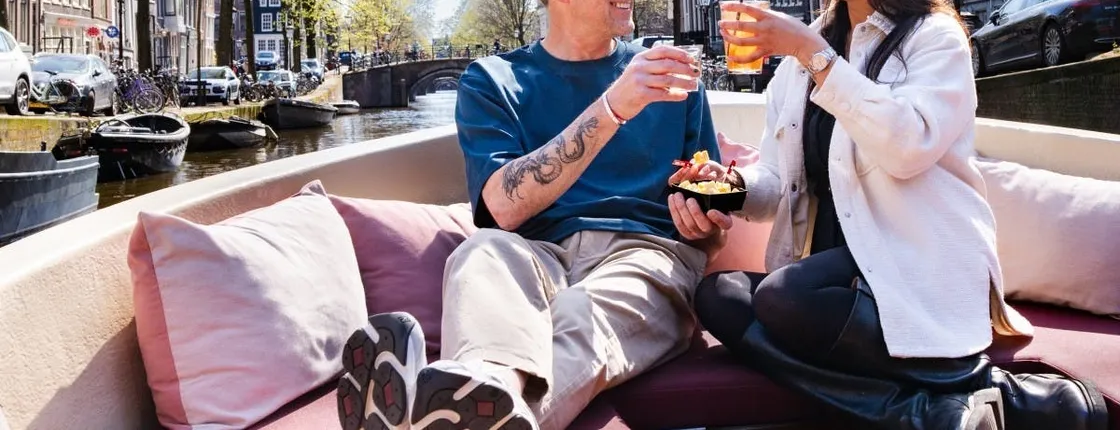Amsterdam's canals tour with cheese and drinks tasting